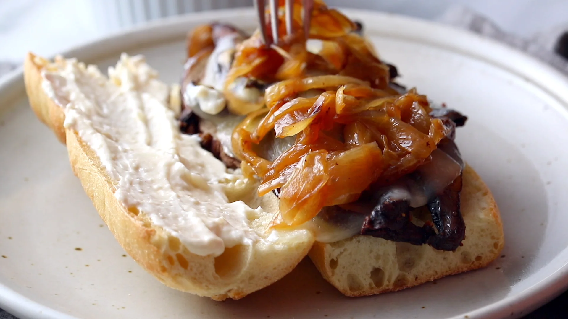 Portobello French Dip with Horseradish Aioli: The Vegetarian Sandwich That Steals the Show